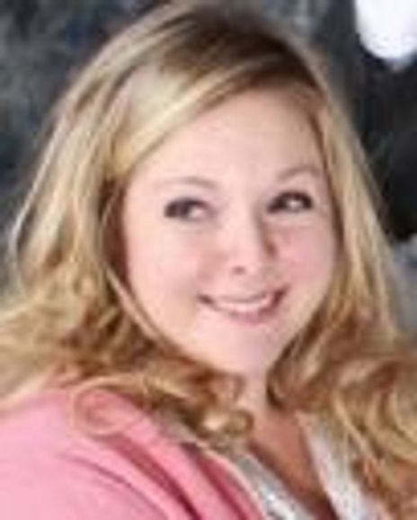 Amanda Weis Headshot