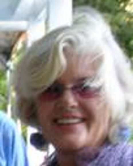 Carolyn Oldenbush Headshot