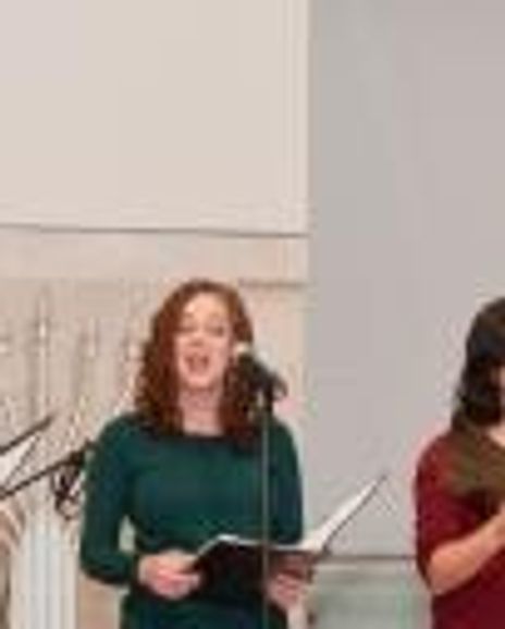 Elisa Singer Strom Headshot