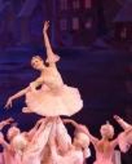 Alina Somova Headshot