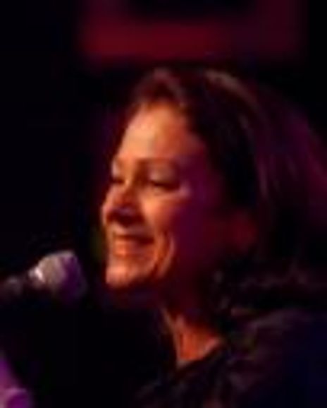 Helen Fenton Headshot