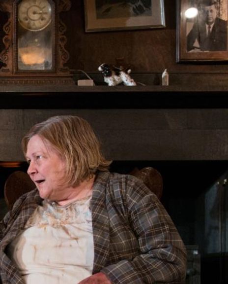 Wendy Overly Headshot