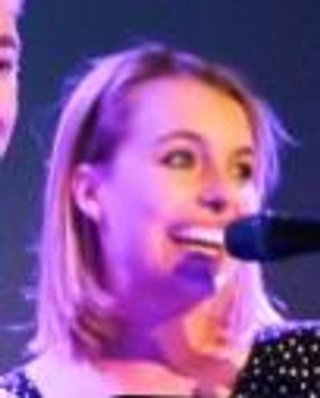 Danielle Gimbal Headshot