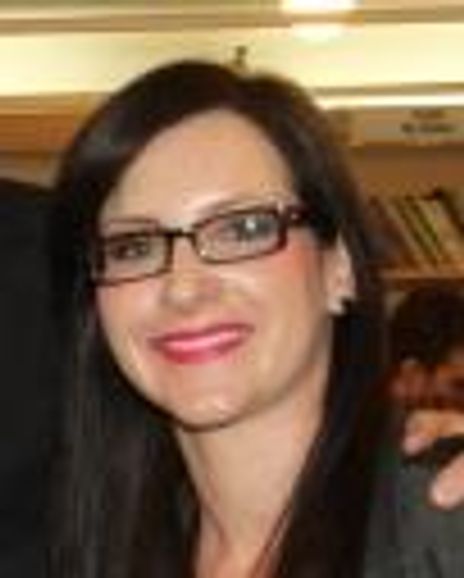 Theresa Keil Headshot
