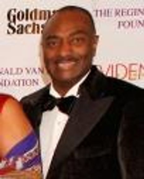 Leslie Mays Headshot