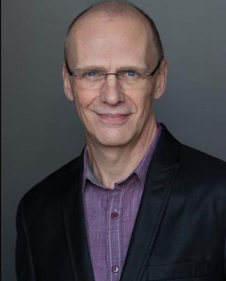 Michael Oaks Headshot