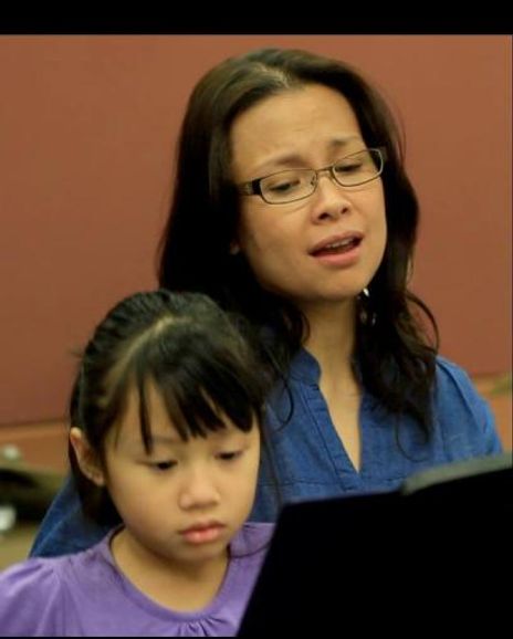 Nicole Beverly Chien Headshot