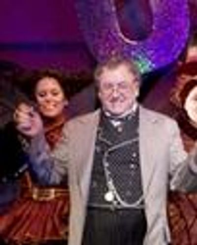 Desmond Barrit Headshot