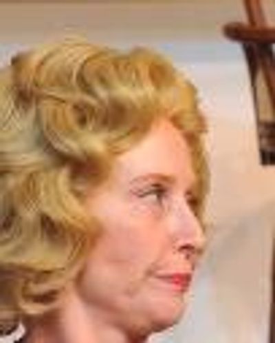 Becky Saunders Headshot