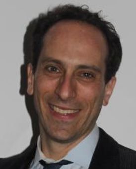 Peter Grosz Headshot