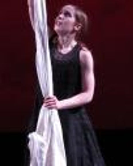 Lauren Ohmer Headshot