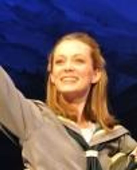 Molly Emerson Headshot