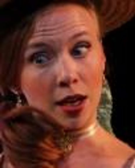 Maria Tholl Headshot