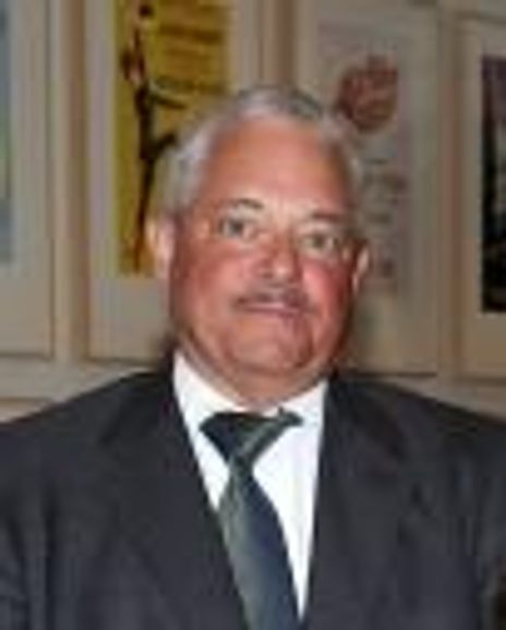 Elliot Brown Headshot