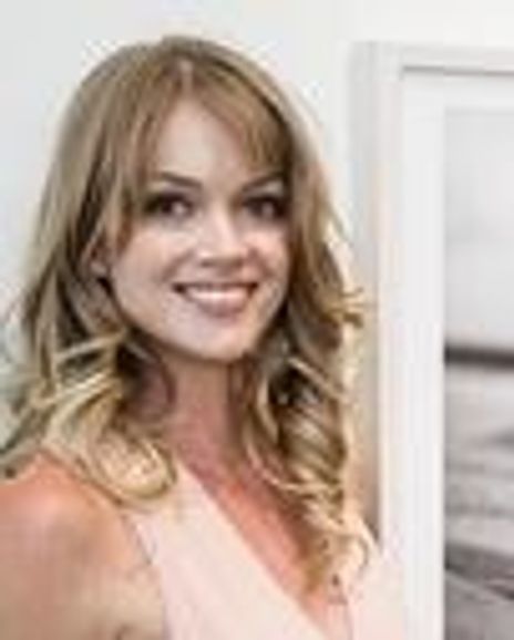 Lindsay Ellingson Headshot