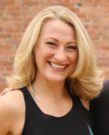 Alison Ewing Headshot