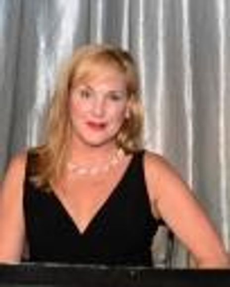 Cindy Phillips Headshot