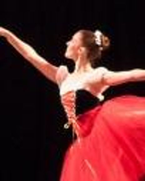 Dana Mazurowski Headshot