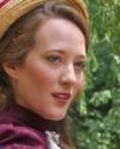 Hannah Eakin Headshot