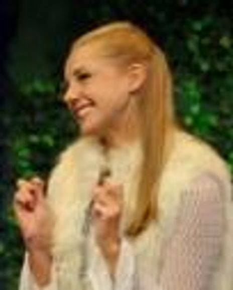 Caroline Bateson Headshot