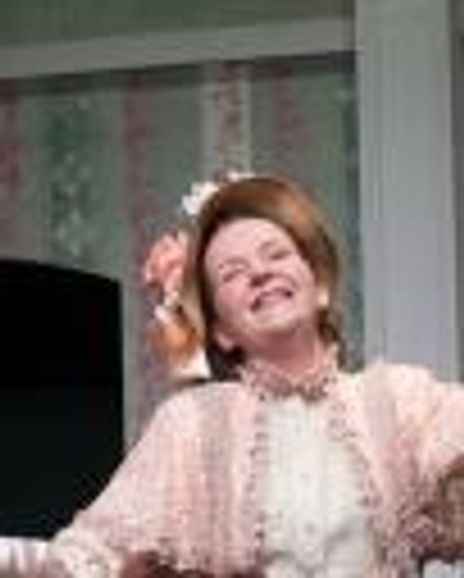 Carey Van Hollen Headshot