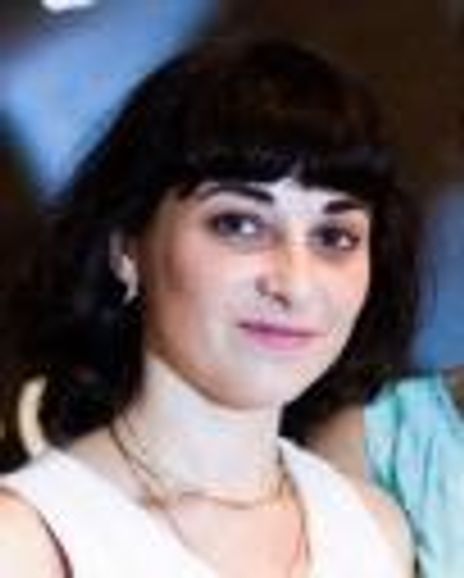Beth Gill Headshot