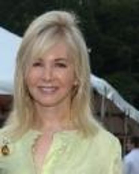 Hilary Ross Headshot