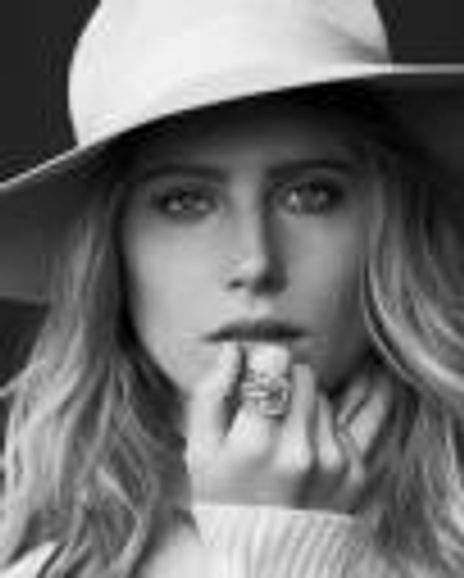 Dree Hemingway Headshot