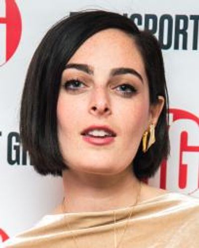 Hannah Corneau Headshot