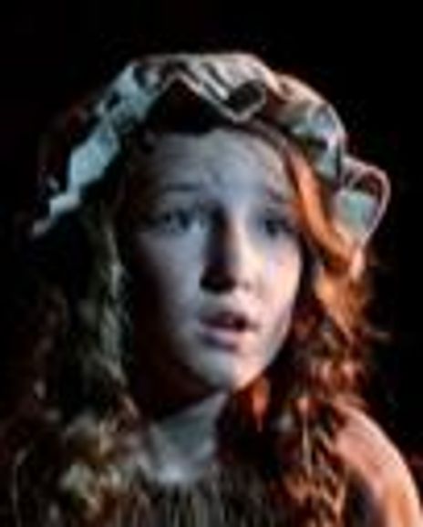 Nadia Jewel Headshot