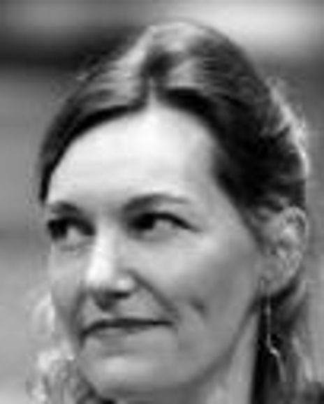 Tanya Ronder Headshot