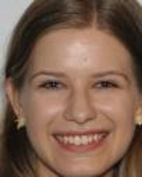 Emma Wisniewski Headshot