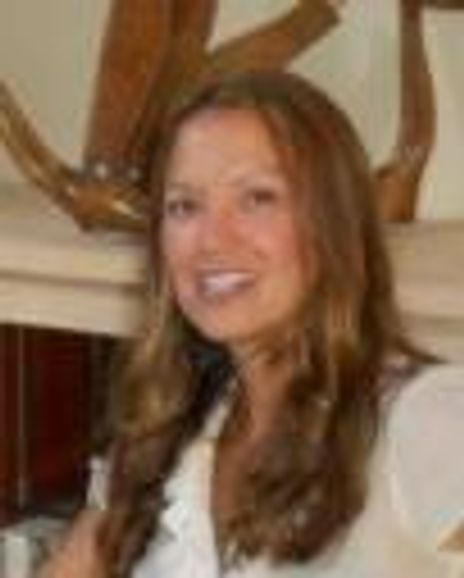 Beth McNeil Headshot