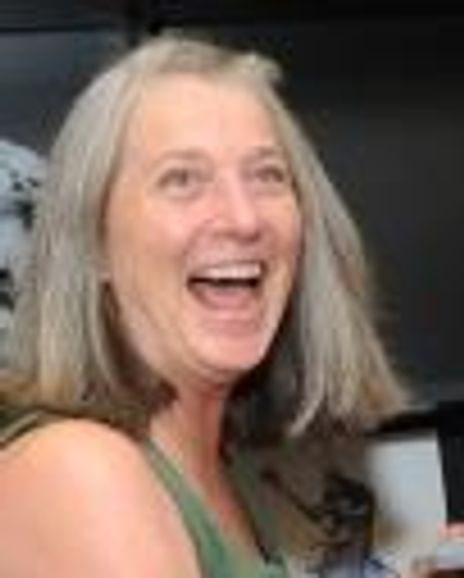 Vicki Saulls Headshot