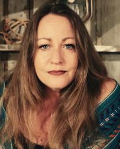 Cathryn Beeks Headshot