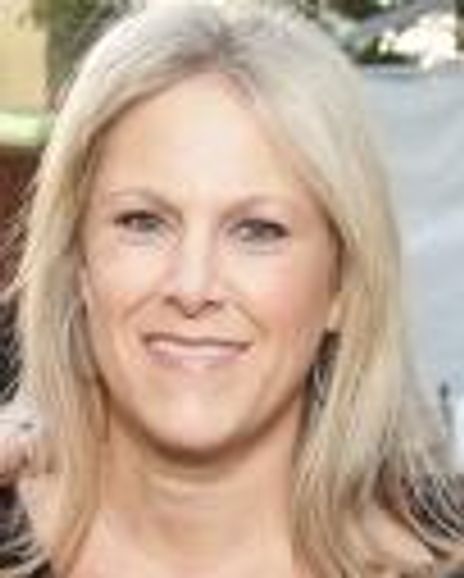 Stephanie Kluft Headshot