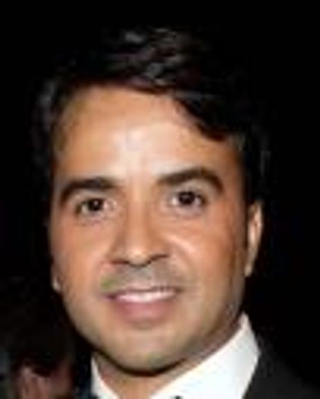 Luis Fonsi Headshot