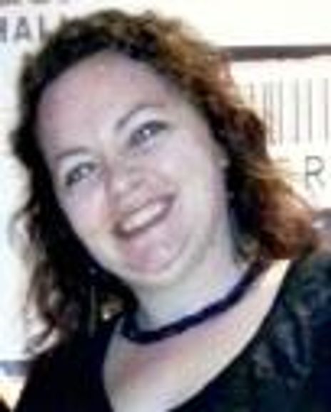 Laura Oliver Headshot