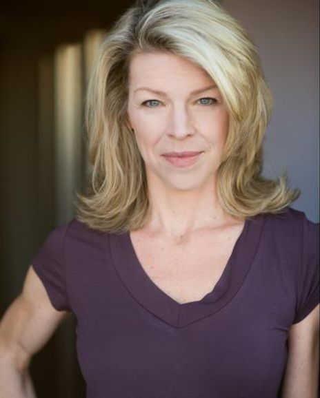 Rebecca J Newsome Headshot