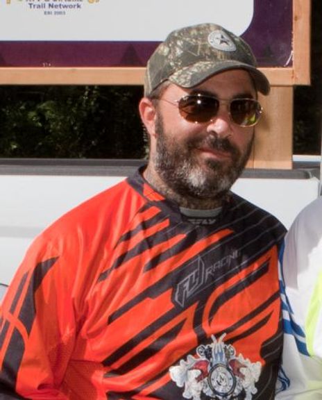 Aaron Lewis Headshot