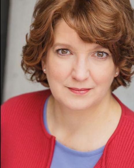 Elaine Carlson Headshot