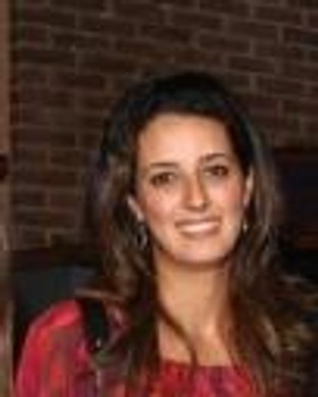 Jennia Hakakian Headshot