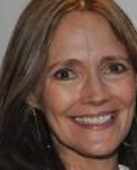 Betsy Pitts Headshot