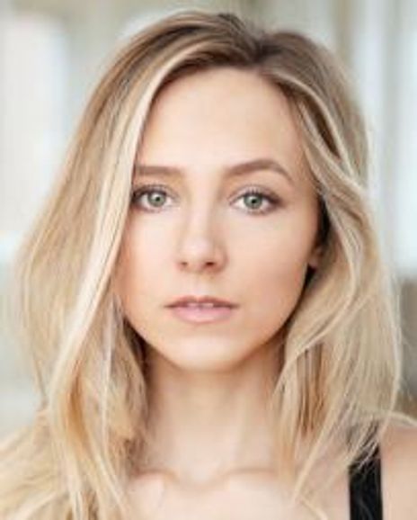 Celia Hottenstein Headshot