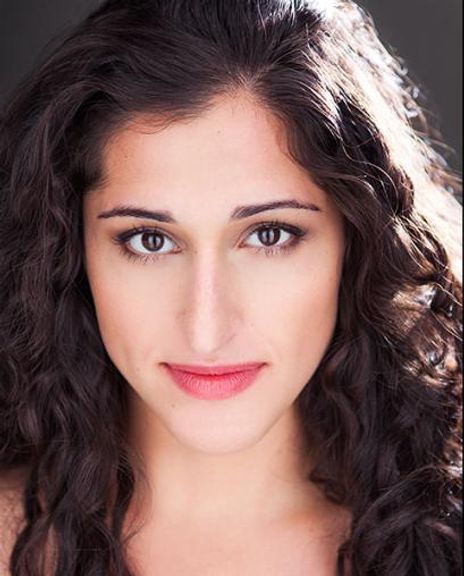 Jennifer Apple Headshot