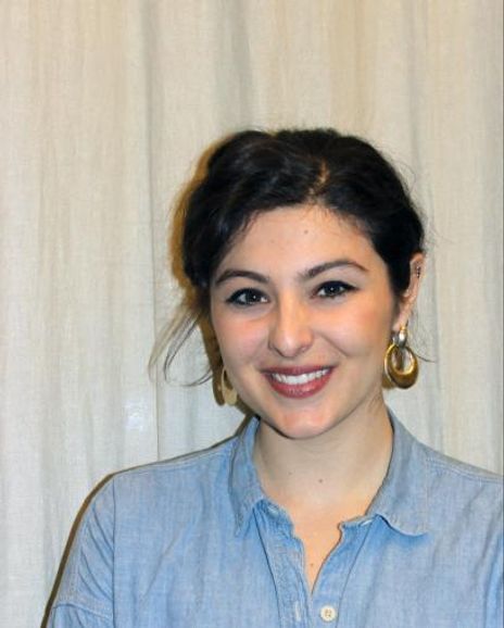Melis Aker Headshot