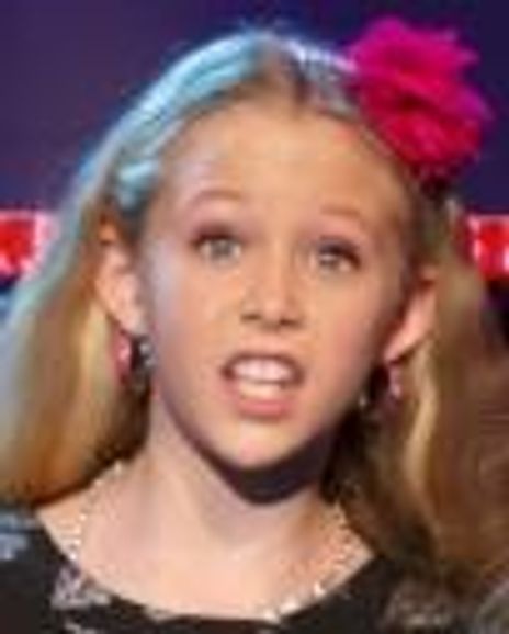 Miranda McKeon Headshot