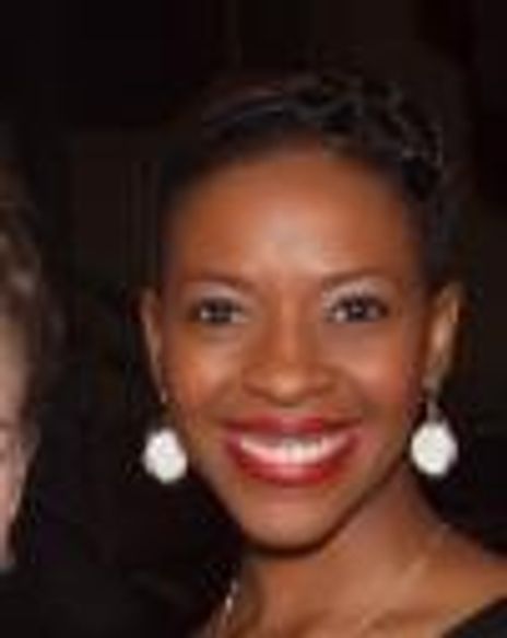 Annie Hinskton Headshot