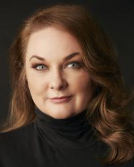 Andrea Creighton Headshot