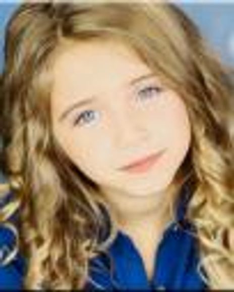 Peyton Ella Headshot